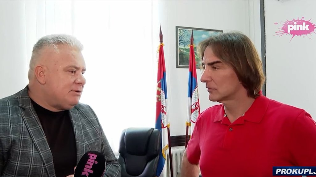 ŠESTORO DECE, JEDNA MAJKA I TEŠKA BORBA! Željko Mitrović pomogao porodici iz Prokuplja, pa dobio POSEBNO PRIZNANJE za svoj humanitarni rad (FOTO+VIDEO)