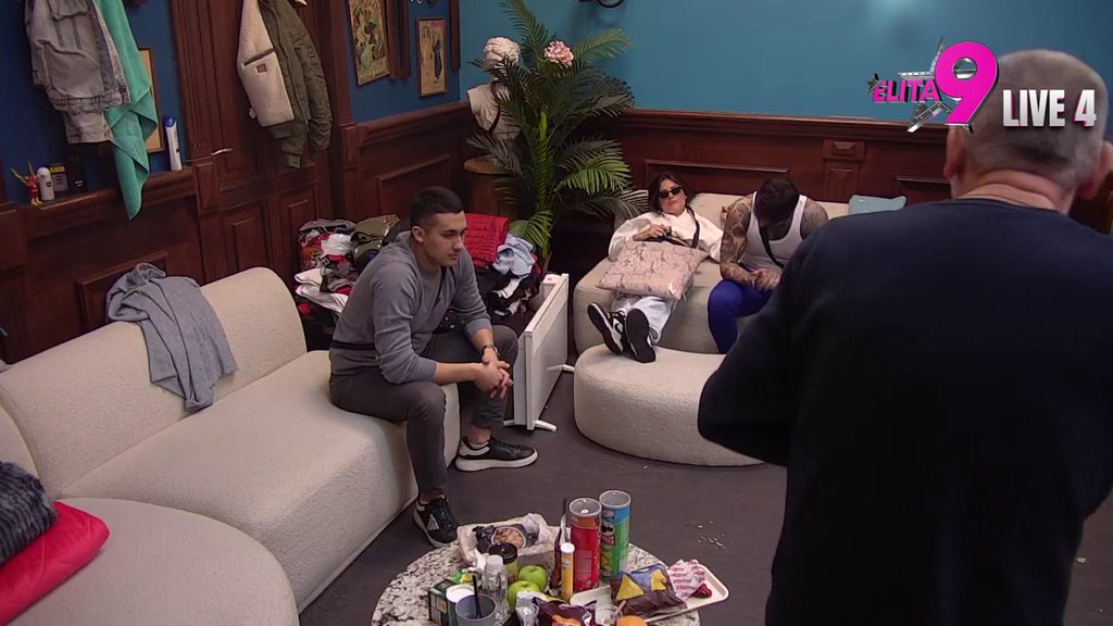 Sram te bilo bolesniku! Lepi Mića odveo Boru na prevaspitanje, pa mu očitao bukvicu zbog sramotnog ponašanja! (VIDEO)