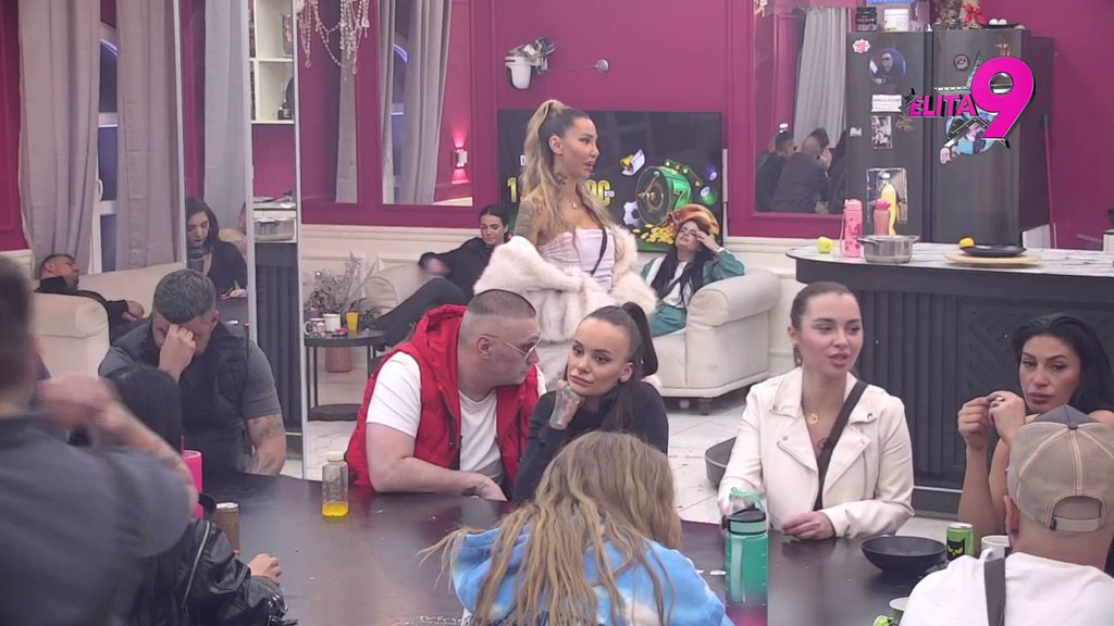 Lukica zna, vidiš kako odmah gleda: Aneli otkrila koja pesma je još njena i Lukina, Vujović skočio: Kada je ušla ovde... (VIDEO)