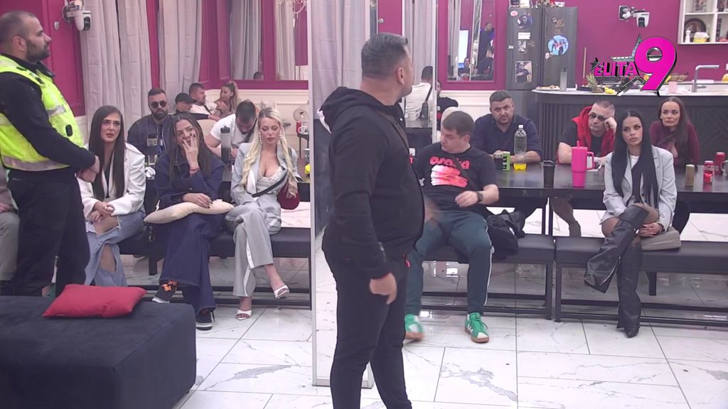 NE PREZA OD TOGA DA KAŽE SVE: Bora izneo sav prljav veš iz veze sa Anastasijom, pa se svrnuo na ljubavnu romansu sa Indi: ONA JE LJUDINA, MNOGO MI JE POMOGLA! (VIDEO)