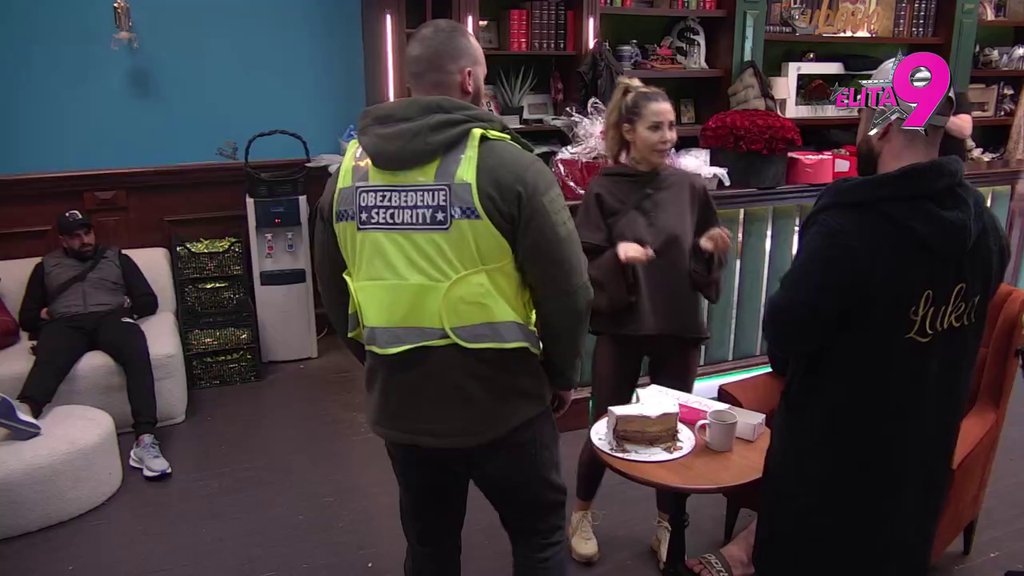Obezbeđenje razdvaja Aneli i Luku! Gori Elita, žestoki rat bivših verenika zbog Anite, ORI SE SVE! (VIDEO)