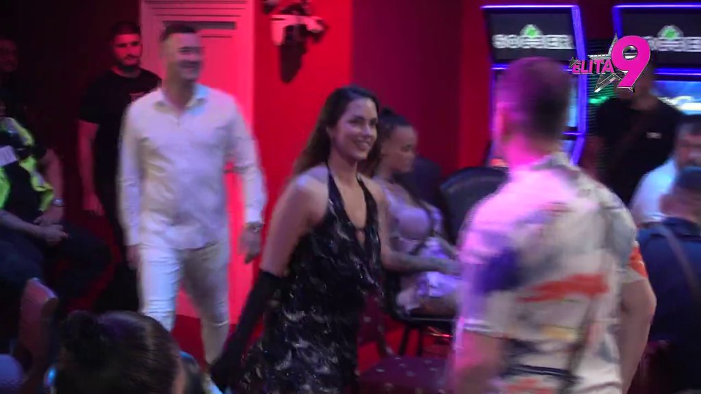 Ludilo pred sam kraj Elite 9: Na žurku stigli Nikola Stefanović Kolani i Jelena Denić, hitovima odmah usijali atmosferu! (VIDEO)
