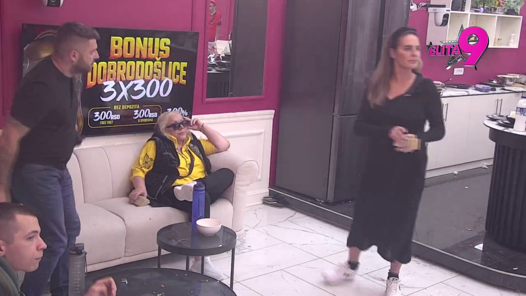 Naš rat je vezan za Anu Ćurčić, ti si započela sve: Kačavenda sasula Zorici Marković sve u lice, pa zaratila s Mićom: Ne gotiviš me zbog Marka Đedovića (VIDEO)