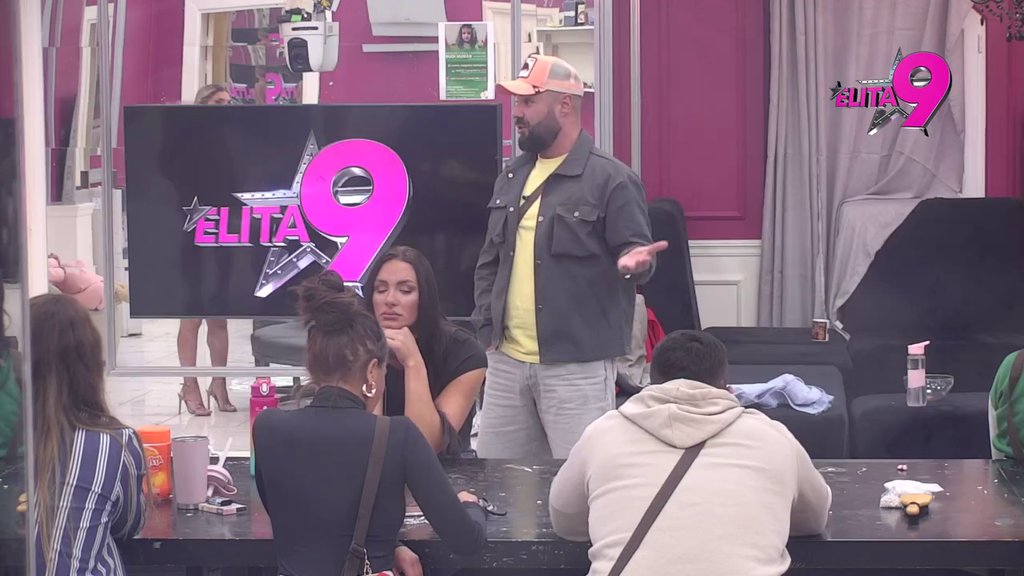 IMAŠ ČETRDESET GODINA I MISLIŠ DA SI ŠMEKER JER MENJAŠ RIBE: Luka obrisao patos s Filipom zbog Aneli! (VIDEO)