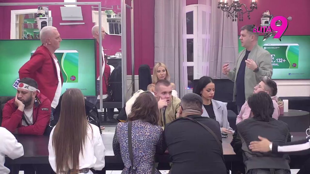 Koliko njegov želudac može da podnese? Maji pukao film, razvezala jezik i unakazila Luku i Aneli zbog foliraže! (VIDEO)