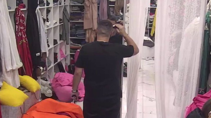 Bebica nastavlja transformaciju! Posle napornih treninga bacio se na šišanje da bi Teodori bio po meri, uskoro će biti PRESLIKANI Đukić?! (VIDEO)