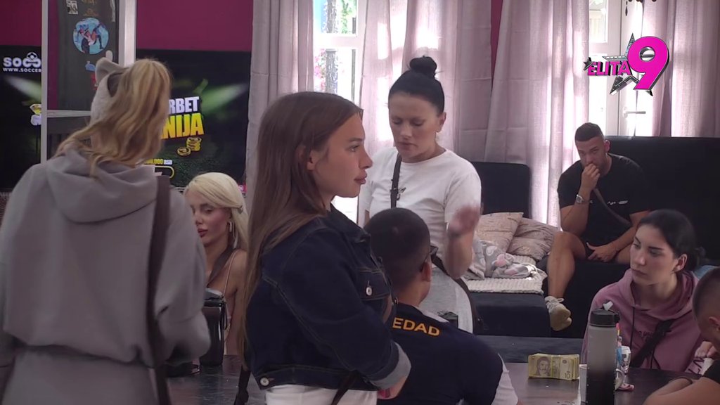 Skandal do skandala: Uroš otkrio da je Hana opštila sa ženom, ona skočila kao oparena i otkrila istinu! (VIDEO)