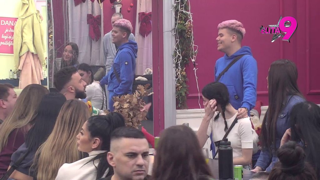 Kakav blam! Zorica ne zna gde živi Deda Mraz, ali zato zna Kačavendino devojačko prezime (VIDEO)