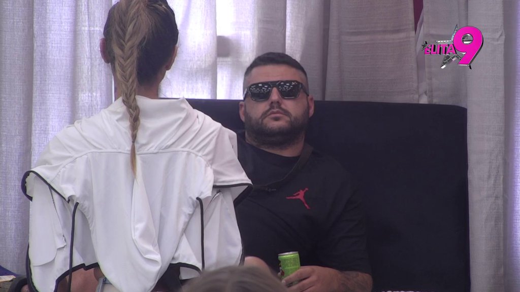 Anelina disertacija o Asminu! Iznela od A do Š sve što je doživela u zajednici sa Durdžićem: Ti, tvoja sestra, otac i majka ste MONSTRUMI! (VIDEO)