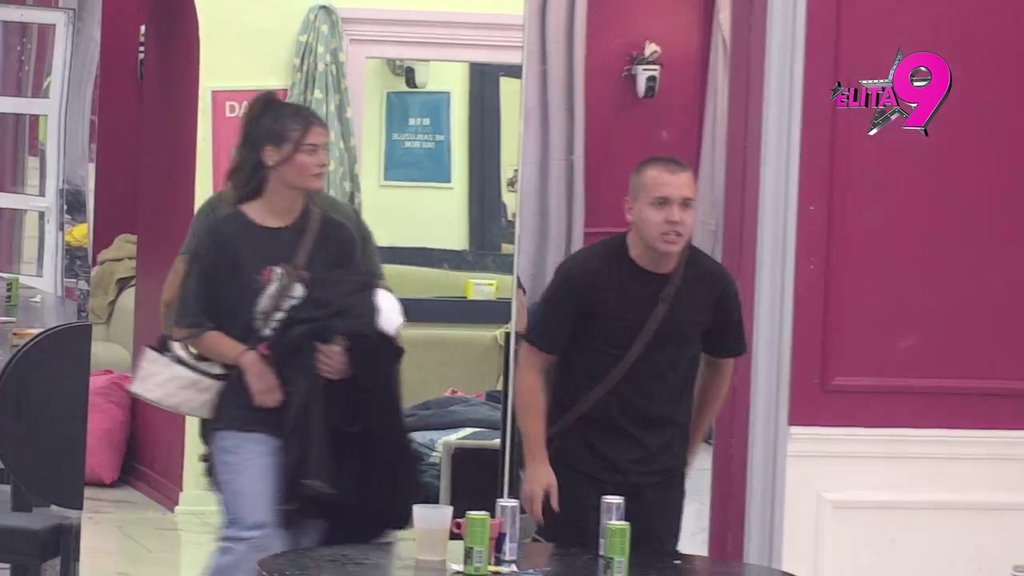 OBEZBEĐENJE NA NOGAMA: Todićka i Dačo zaratili zbog kreveta, sve se ori od uvreda! (VIDEO)