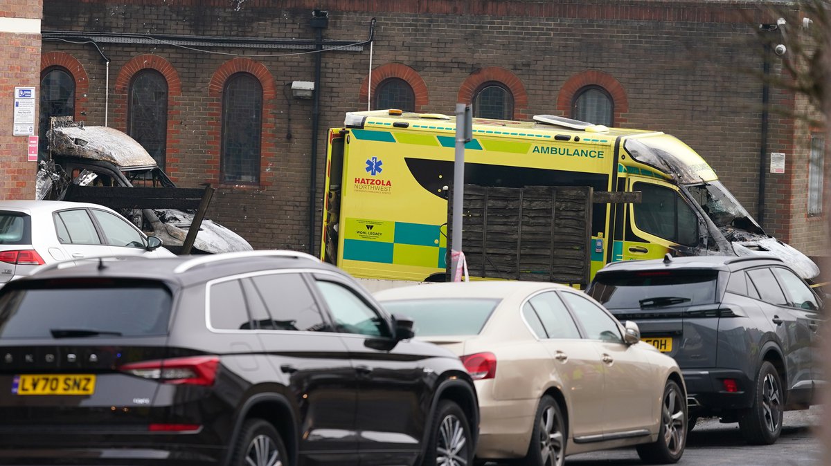 TRAGEDIJA U LONDONU: U sudaru dva voza poginula jedna osoba, povređeno 89!
