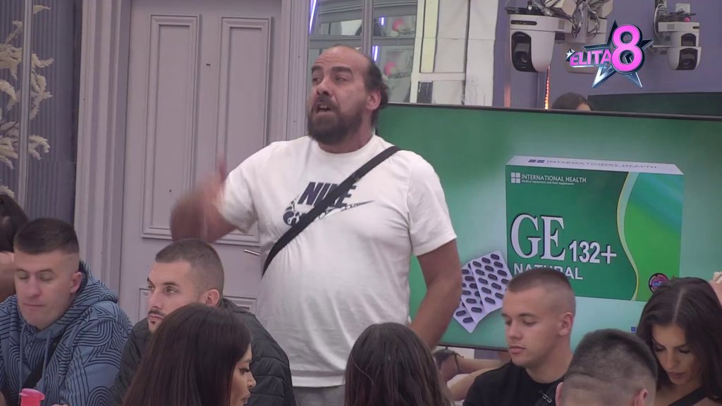 Ti si uličar i ona zna ko si, ali mora da te trpi: Aleksandra razvezala jezik i brutalno urnisala Gastoza, Anđela na sve načine pokušava da ga odbrani! (VIDEO)