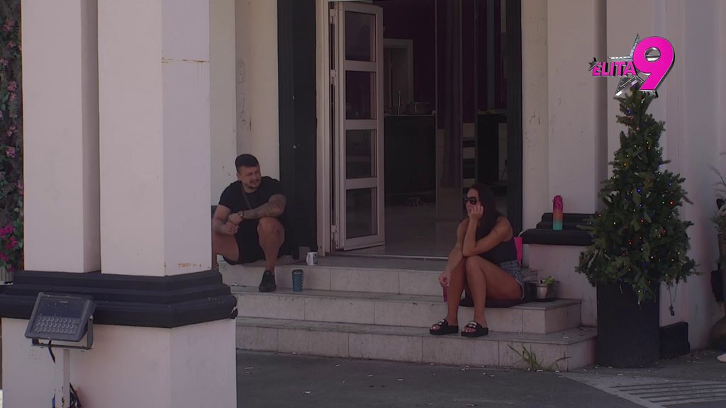 Dušu sam ispustila jer je pokušao da me poljubi, a sad... Dušica ne može da dođe sebi zbog SKANDALOZNIH USPOMENA, Terza pokušao da je uteši! (VIDEO)