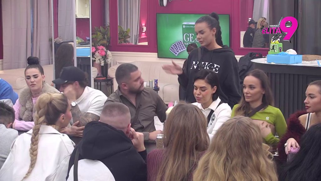 Svaki dan ti govorim da ga ne diraš, ono za DNK ti nije trebalo: Anita zamerila Asminu ponašanje prema Urošu, pa se obratila Aneli: Ti i ja smo se družile, ali... (VIDEO)