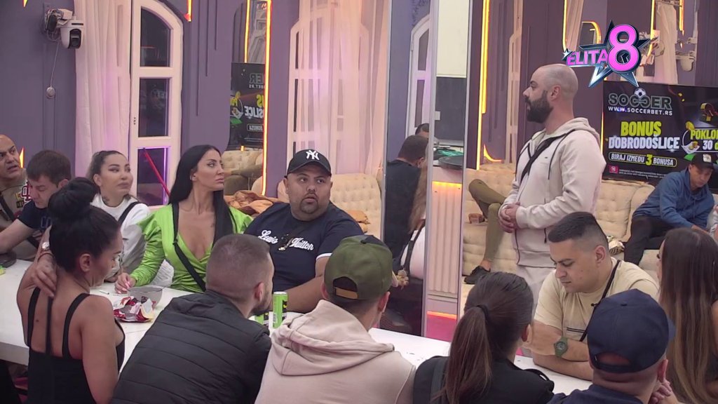 Ne skida osmeh s lica: Aneli procvetala nakon Lukinog povratka u Belu kuću, on najavio razgovor, pa potkačio Sandru (VIDEO)