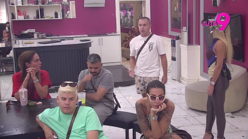 Ovo je moj najveći fijasko i promašaj u životu: Staniju godinama ganjali milioneri, sportisti i političari, a ona pala na Asmina! (VIDEO)
