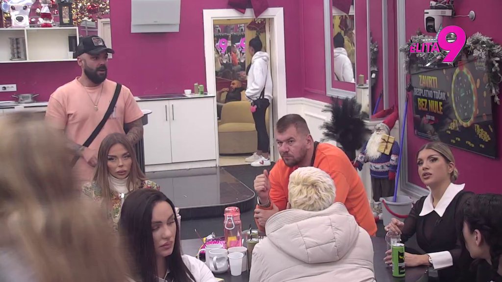 Obile im se pare o glavu! Istina izlazi na videlo: Aneli žestoko udarila na Biljanu Vujović, otkrila šta su radili sa novcem od fanova (VIDEO)