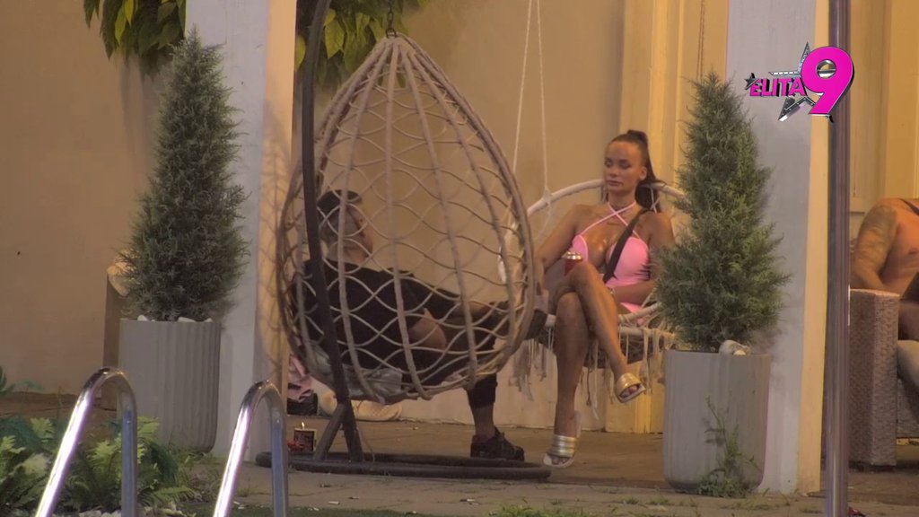 Pala joj roletna: Teodora urla na Bebicu jer je čupao obrve, a ona mu je to strogo zabranila! (VIDEO)