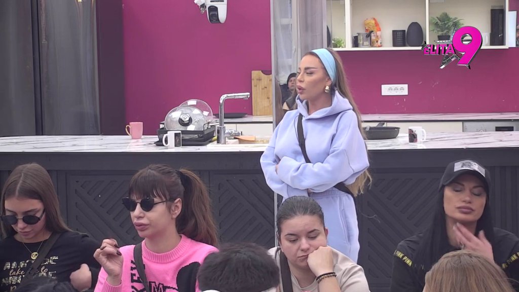 Nastavlja da niže niske udarce: Aneli pokušala da uknali Hanu, pa Kačavendi najavila rat do istrebljenja! (VIDEO)