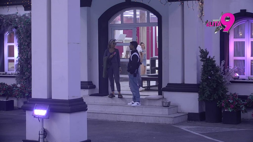 Hladan kao led: Aneli ponovo moli Đukića za gram pažnje, on je oduvao! (VIDEO)