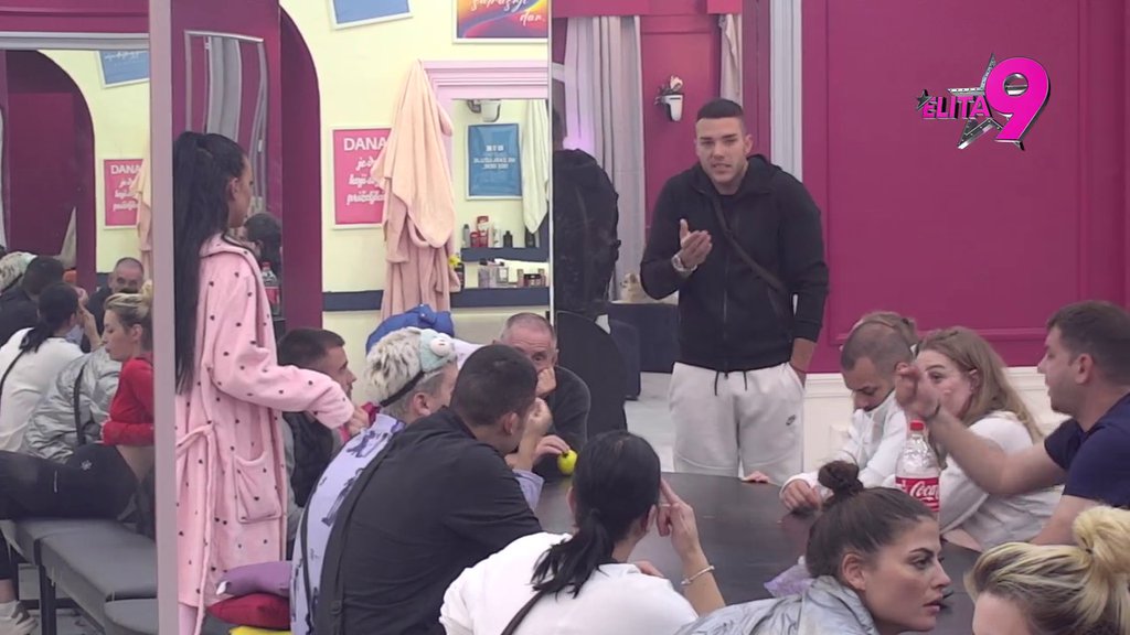 Mama ti nije dala da spavaš kod mene: Anita i Anđelo se brutalno unakažavaju, izbacili tonu prljavoš veša! (VIDEO)