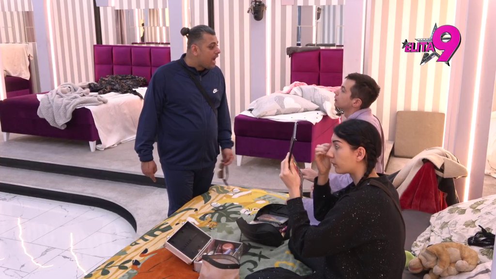 Nemoj da se odričaš majke, a i tetka ti je KAO MAJKA! Bora posavetovao Neria kao BRAT ROĐENI, on ga samo bledo gledao! (VIDEO)