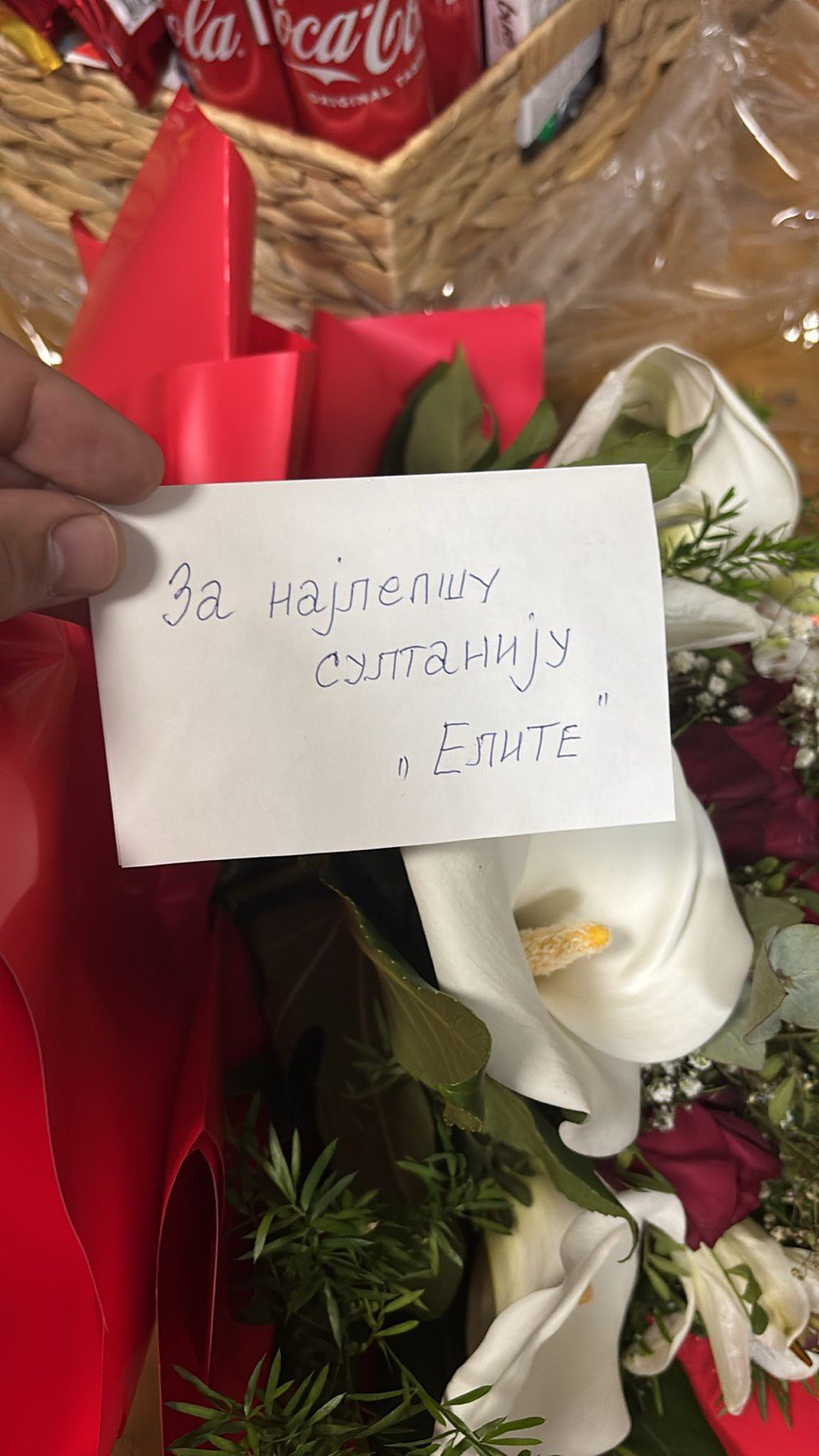 Gastoz na aparatima: Stigao poklon za Anđelu Đuričić od TAJNOG OBOŽAVAOCA, misterizoni muškarac iz Turske odrešio kesu! (FOTO)