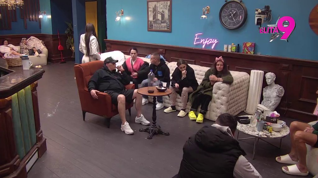 Skaču od sreće do plafona: Sara i Boginja zahvaljuju Bogu što su Sandri konačno videle leđa (VIDEO)