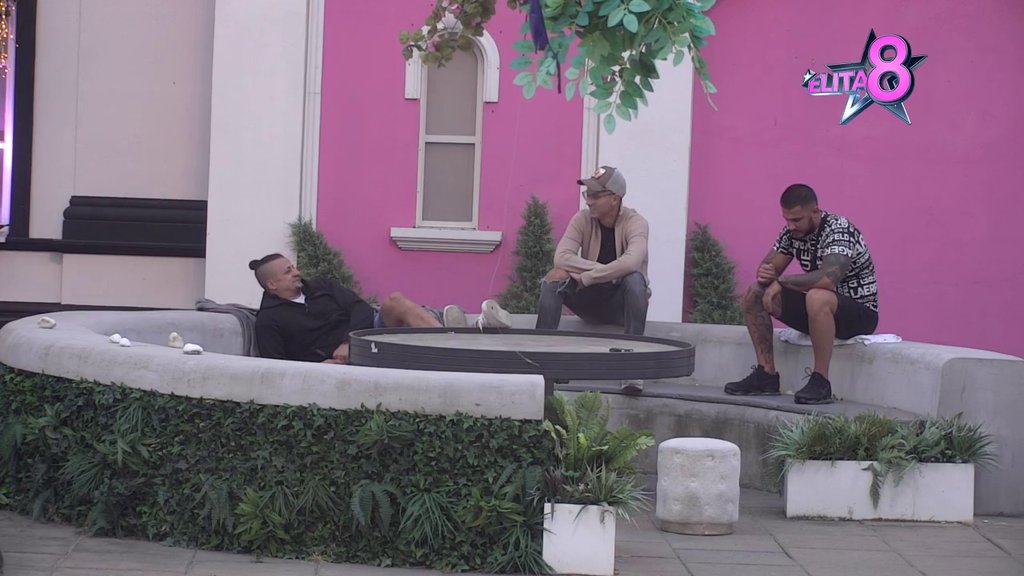 NE ŠTEDI REČI! Stefanović kipti od besa zbog Sanjinog izlaska, NAPLJUVAO učesnike koji su izmišljali o njoj (VIDEO)
