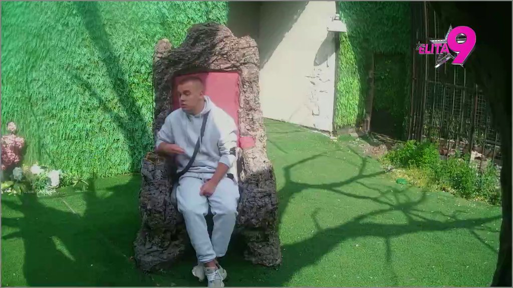 VEOMA BRZO ĆE UĆI U VEZU: Dača uveren da Maja priprema teren za ozvaničenje odnosa sa Asminom, te da ga namenski ODVAJA od svih prijatelja: NEĆE ON BITI NJENA PUDLICA... (VIDEO)