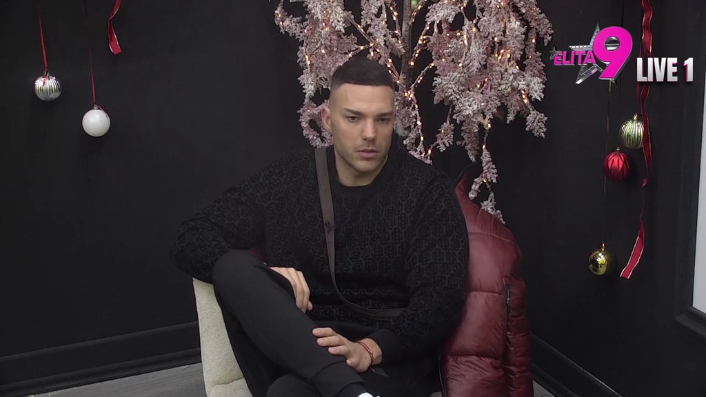 Promiskuitetna devojka, šta drugo da kažem? Anđelo razvezao jezik i nikad žešće raspalio rafalnu paljbu po Aniti, ovim prozivkama je unakazio! (VIDEO)