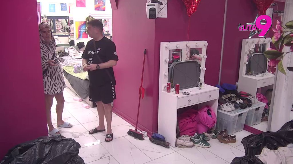 Ivan Marinković nahvatao Teodoru i Bebicu u šteku, pa ostao zabezeknut: Ne mogu da vas pohvatam, šta radite vi? Uroš konstatovao: Možda su svingeri, pa ih to pali! (VIDEO)