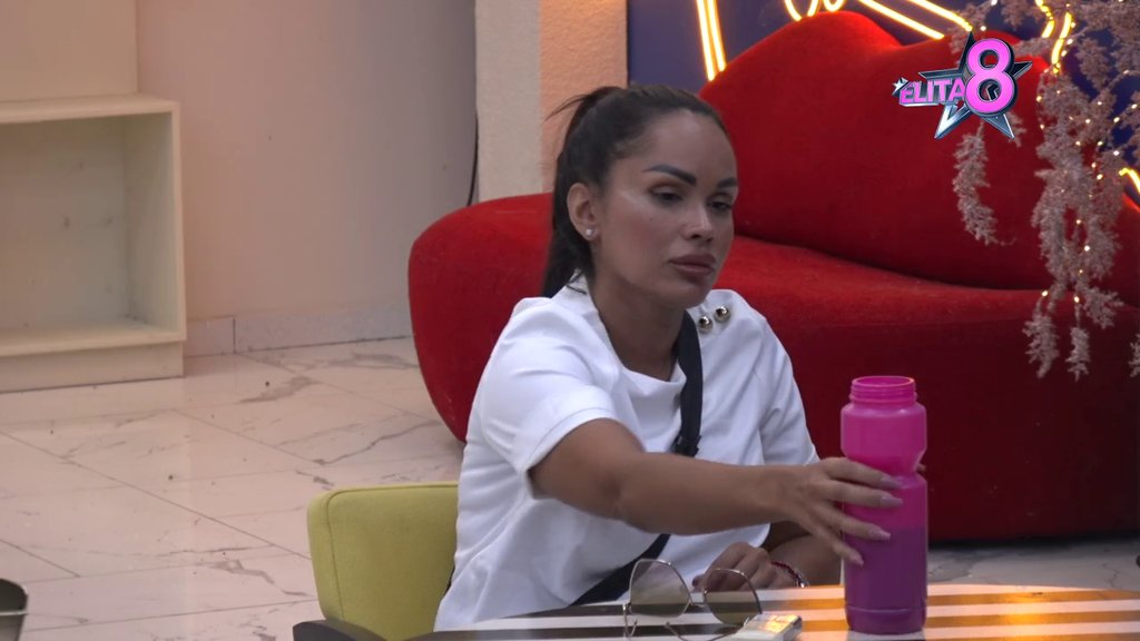 AFERA 'PRSLUK' ZATRESLA ODABRANE: Sandra optužila Luku da je pokušao da joj se približi, Ivan zapenio, pa stao u njegovu odbranu! (VIDEO)