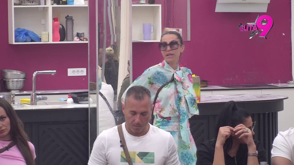 Mislila da je posebna, pa se sad čupa! Aneli tvrdi da joj se Đukić gadi, a bio joj super dok se mazila sa njim u krevetu (VIDEO)