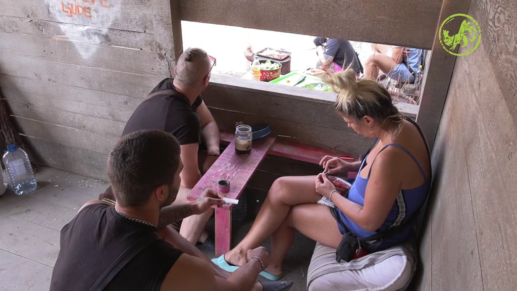 Elena pobesnela zbog Pecine i Lakićeve pesme: Evo koji stih joj je najviše zasmetao (VIDEO)