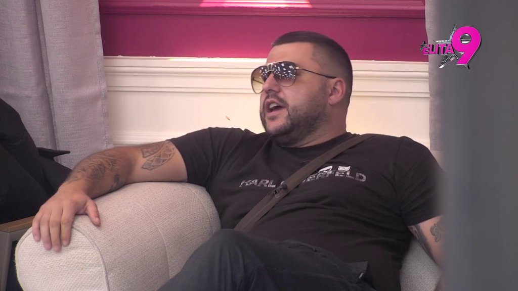 Izgoreo od ljubomore: Uroš napao Anitu zbog druženje sa Alibabom, sve joj natrljao na nos! (VIDEO)