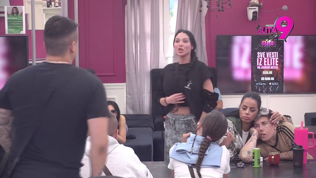 Oboleli su od naše veze, gledaju u nas kao TELE U ŠARENA VRATA! Maja ubeđena da su svi ljubomorni na njenu ljubav sa Asminom, neće dozvoliti HAOS S NJIM! (VIDEO)