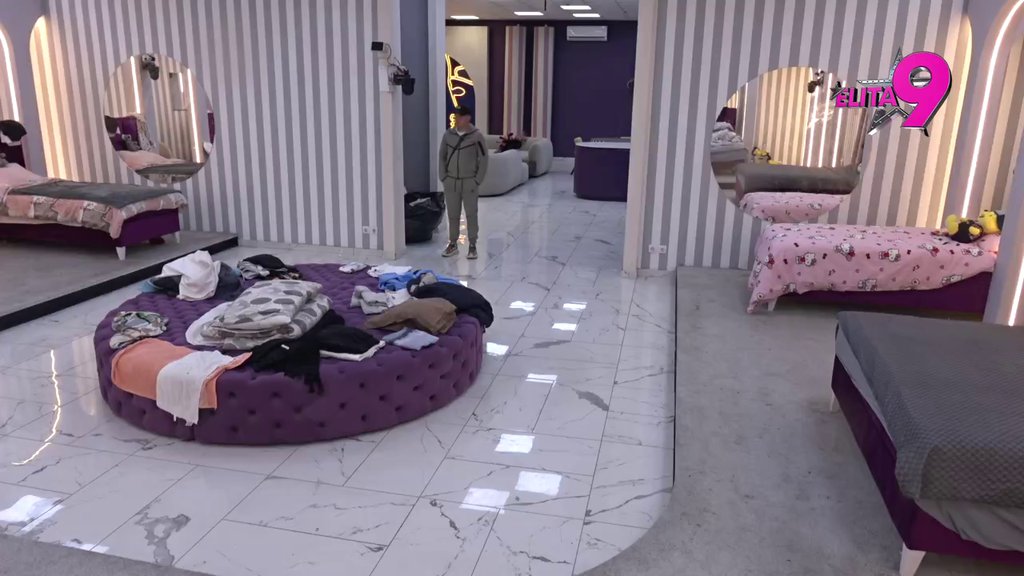 JURI ZA NJOM KAO KER BEZ PEDIGREA: Stanija tvrdi da Asmina ka Maji vuku životinjski nagoni, a ne emocije: NIJE ZALJUBLJEN U NJU! (VIDEO)