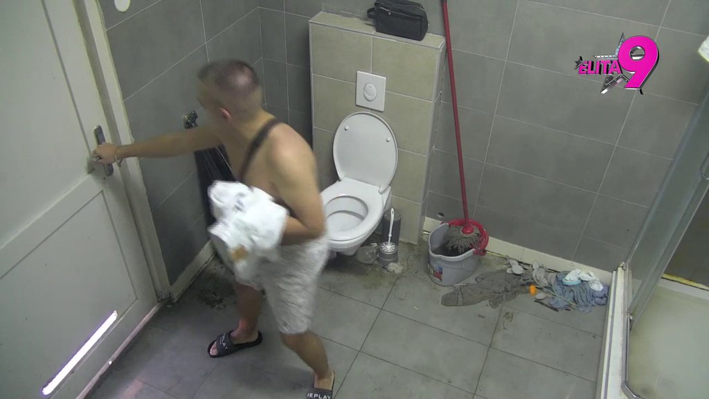 HIT! Janjuš zatočio Daču u toaletu, pa ga naterao da dva minuta priča samo lepe stvari o njemu! (VIDEO)