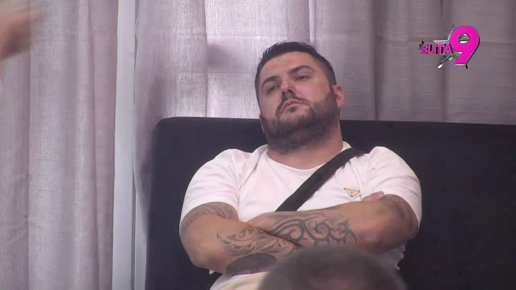 LUKA TI JE NAPRAVIO DETE U INAT ANELI: Uroš demolirao Anitu, očitao joj lekciju za ponašanje, a onda Asminu poručio da je Majin pas (VIDEO)