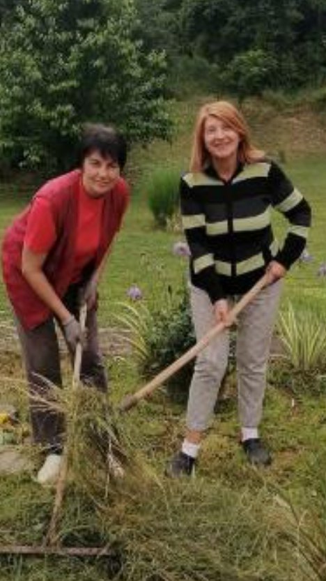 SVINJE I KRAVE JE SVAKO JUTRO TERALA NA PAŠU! Naša pevačica odrasla u nemaštini, u dve prostorije živelo je njih desetoro!