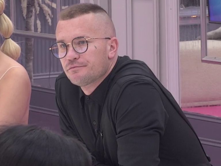 Ne odvaja se od naslednika! Iako je trudnoća od njega bil SAKRIVENA, Munjez ne propušta trenutke sa sinom: Pogledajte gde ga je sad odveo (FOTO)