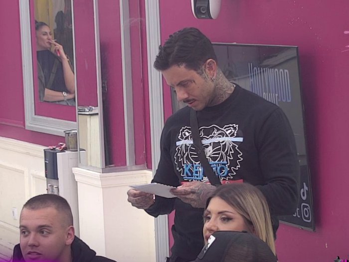 BEBIČIN DEVETI KRUG PAKLA! Filip na kvarno servira osvetu! Gleda slike sa Teodorom i obraća se fanovima, ona blista od sreće (VIDEO)