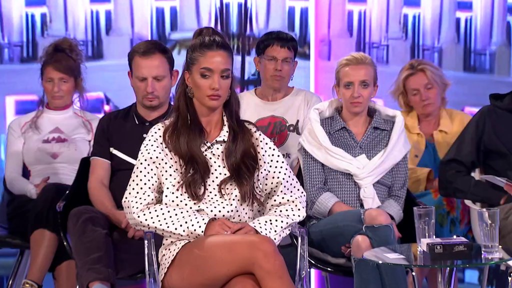 Bog joj je dao lepotu, a uterao zlo: Gledateljka posavetovala Anđelu da potraži pomoć pod Ostrogom, pa žestoko oplela po njoj! (VIDEO)