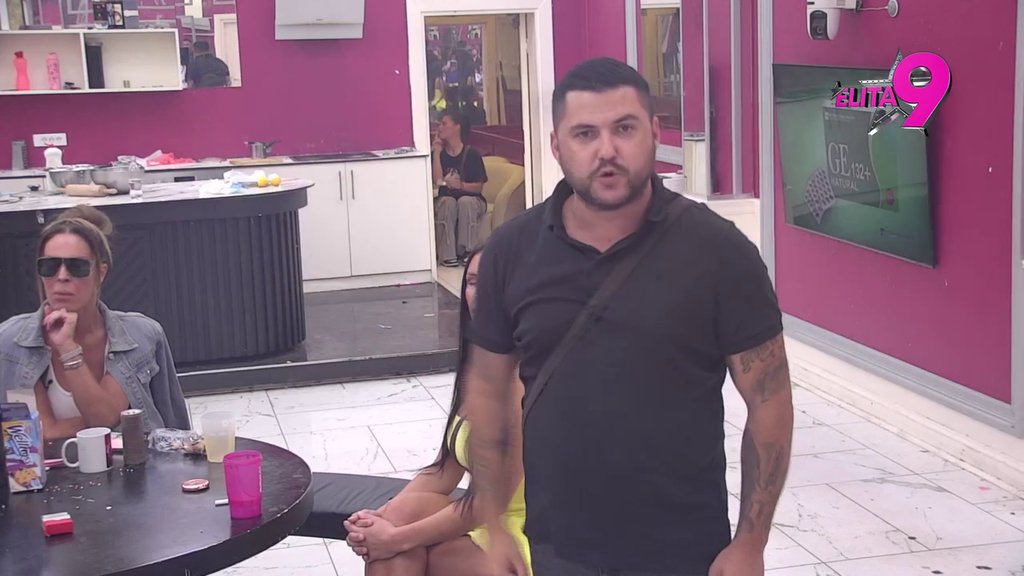 Dete ga ne zanima, u rijalitiju glumi velikog datu: Stanija otkrila da je Asminu zabranila da oduzme Aneli ćerku, tresu se zidovi od brutalnog sukoba! (VIDEO)