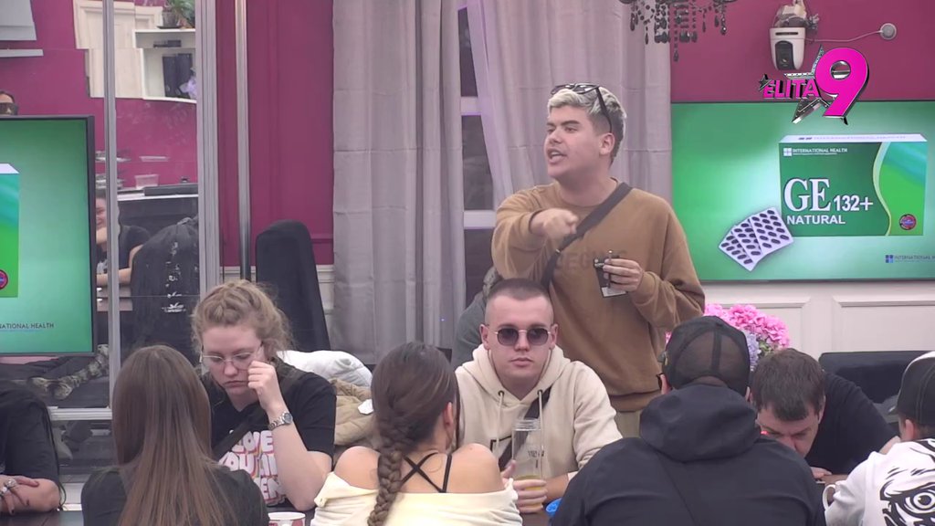 PONOVO NA RATNOJ NOZI! Uroš ubeđen da se Sofija približila Milanu kako bi napakostila Kariću, tenzija samo raste (VIDEO)