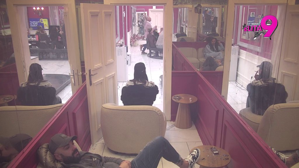 Karambol u pušionici! Vratila se Anita Stanojlović, zapretila Luki i urnisala ga: Već danima hoćeš da me posvađaš sa Minom (VIDEO)