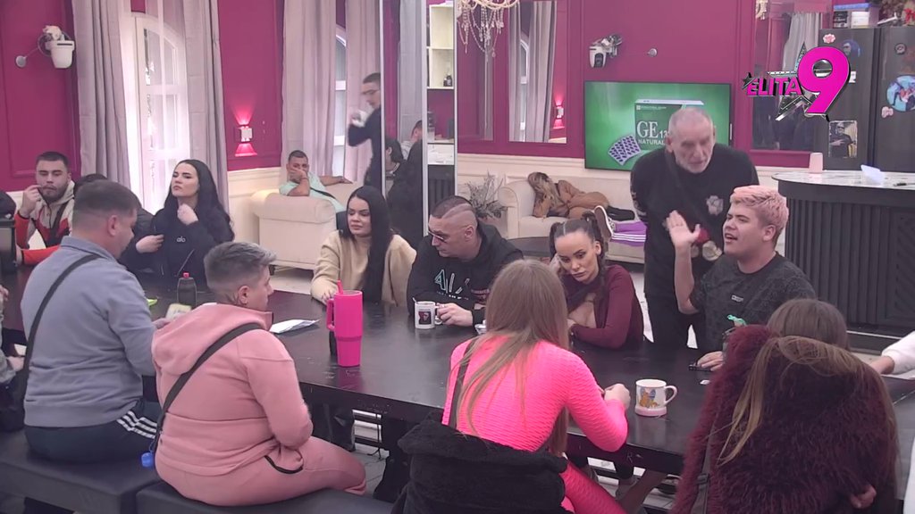 PLJUŠTE TUŽBE! Mića nazvao Uroša Ivanovim sinom, njih dvojica skočili kao opareni: BEŽI RUŽNI, SMRDI TI IZ USTA (VIDEO)