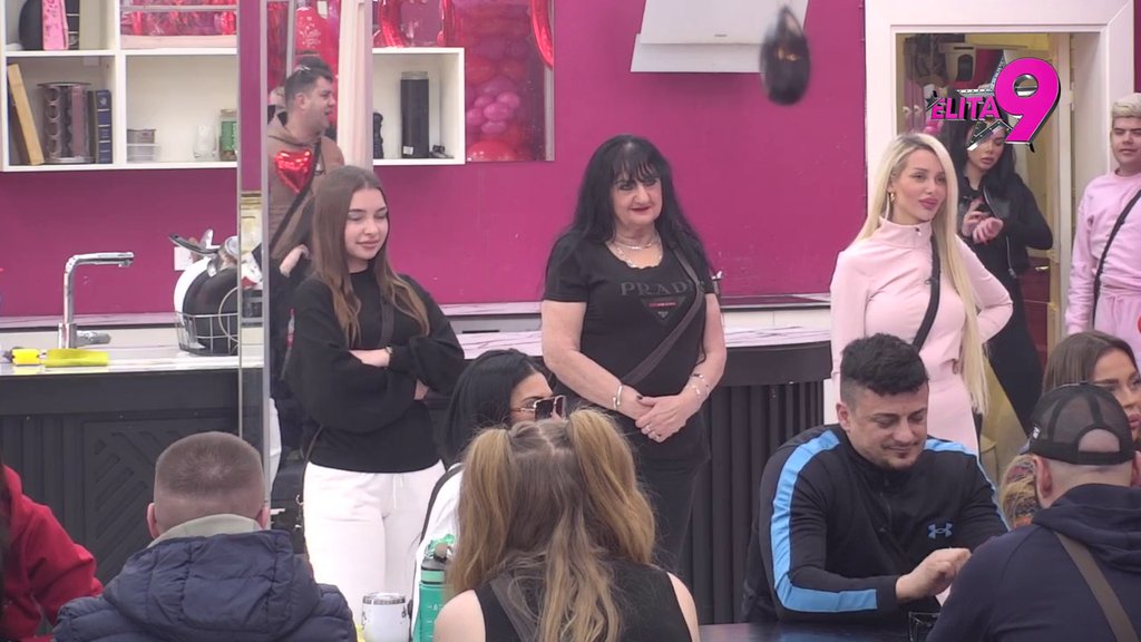 Ona je nedodirljiva žena, školjka koju treba otvoriti i posisati! Ivan Marinković krenuo da zavodi Vanju Prodanović, ona mu UZVRATILA! Sara PLAČE KAO KIŠA! (VIDEO)