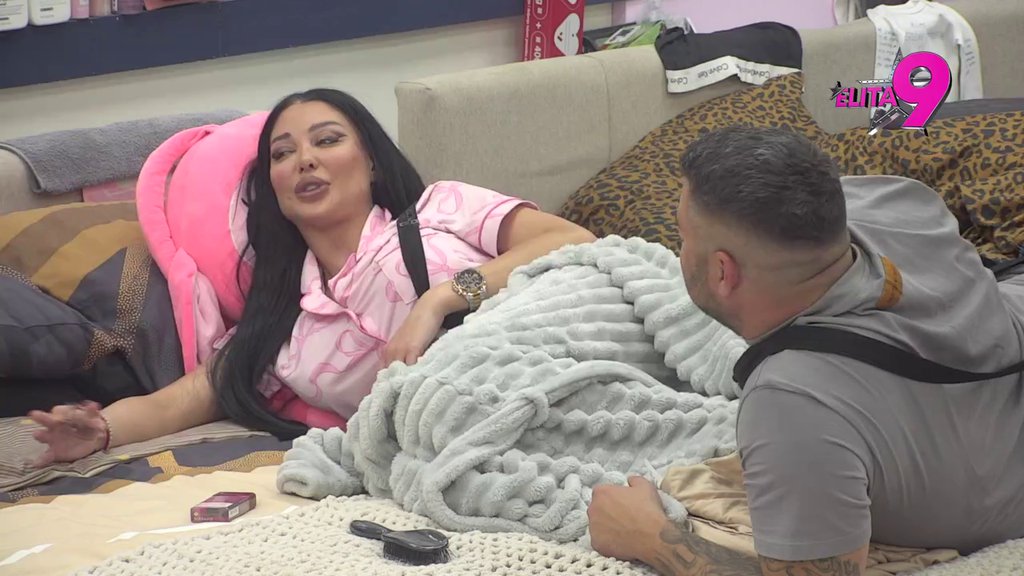 Reci da te ceo svet čuje: Maja tera Alibabu da joj prizna ljubav dok glumi hladnoću za Oskara! (VIDEO)